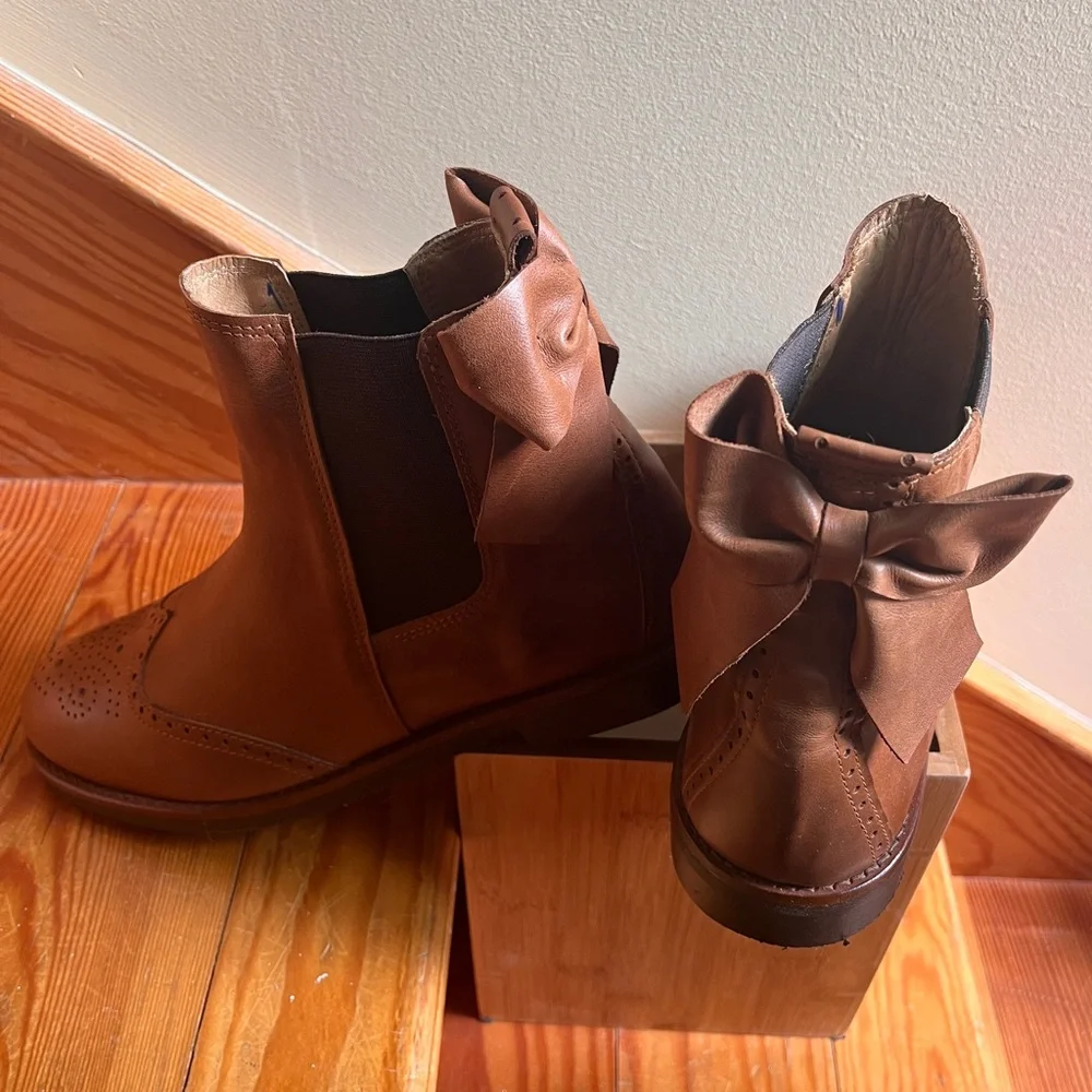 Artisanal handmade leather brogue bow Chelsea boots BNIB - Picture 1 of 11